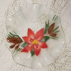 Sydenstricker Fused Glass Art Christmas Pointsettia & Pine Cones Wavy Plate.